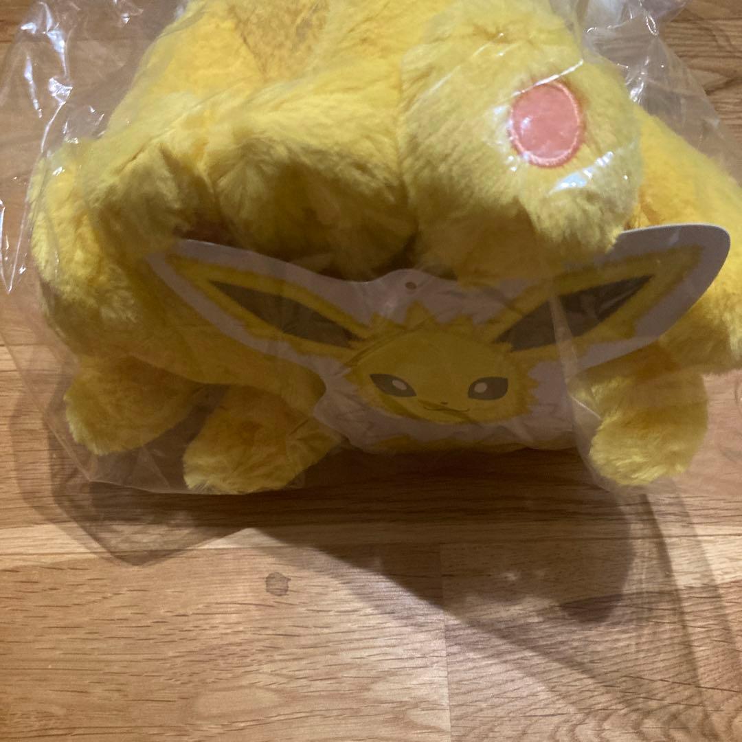 新品未使用　ポケモンセンター ふわふわ抱きぬいぐるみ　サンダース