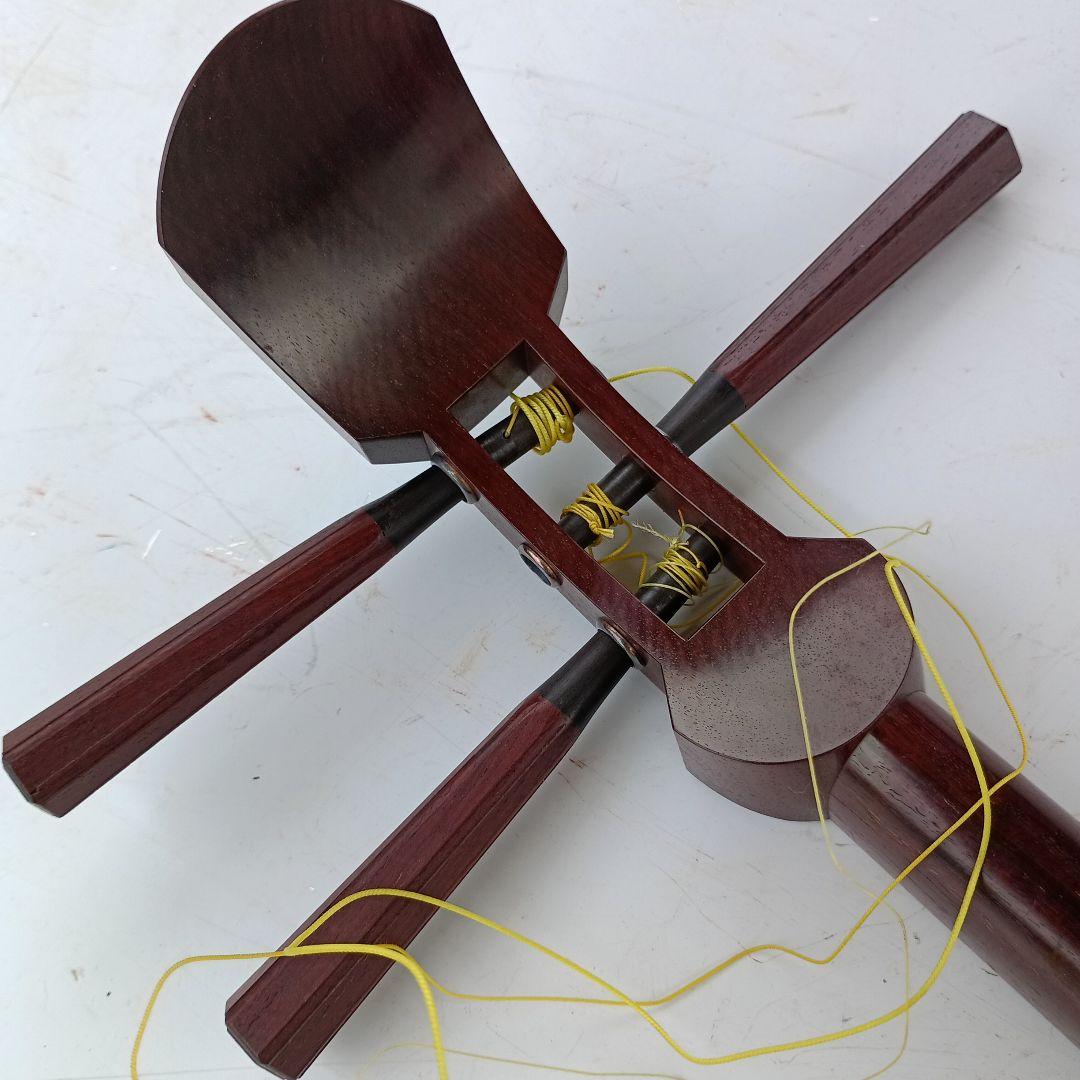 3152)三味線　子持綾杉胴　棹２５ｍｍ／２本溝金ホゾ