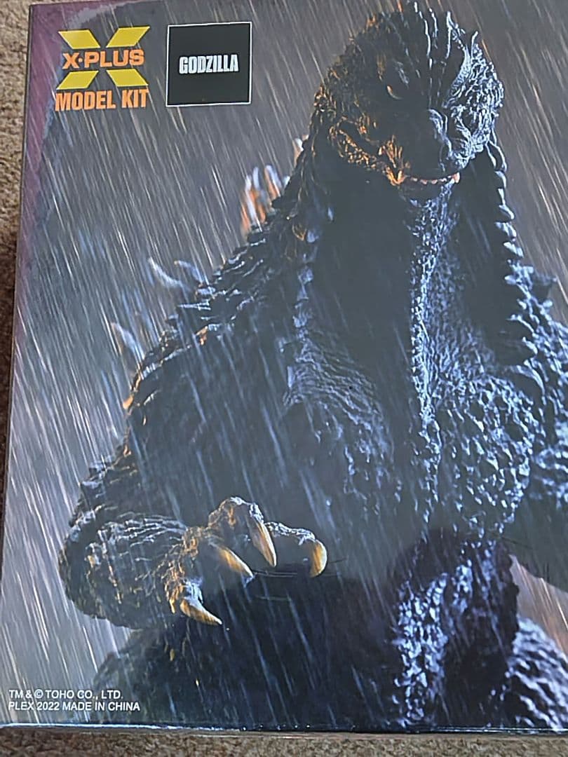 東宝30cmシリーズ 酒井ゆうじ ゴジラ 2002 嵐の中の攻防ソフビ組立キット
