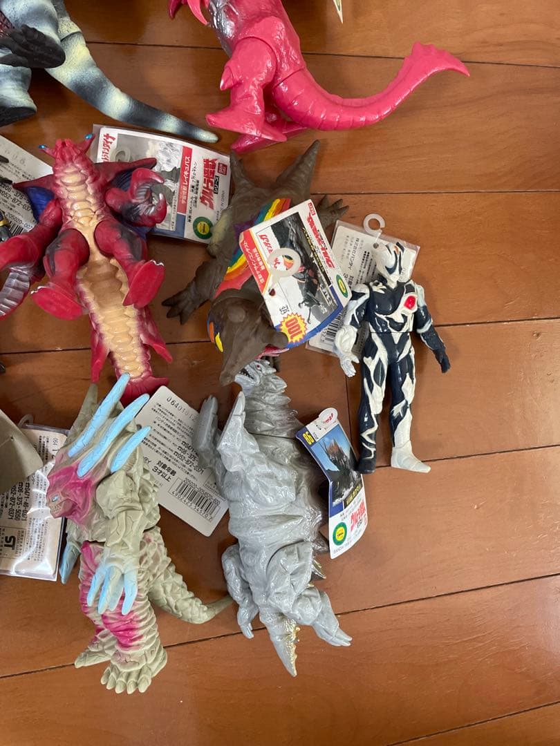 輝*様 タグ付き　ウルトラマンティガ　ダイナ　ガイア　怪獣シリーズ　ソフビ　まと