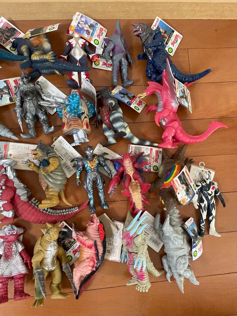 輝*様 タグ付き　ウルトラマンティガ　ダイナ　ガイア　怪獣シリーズ　ソフビ　まと