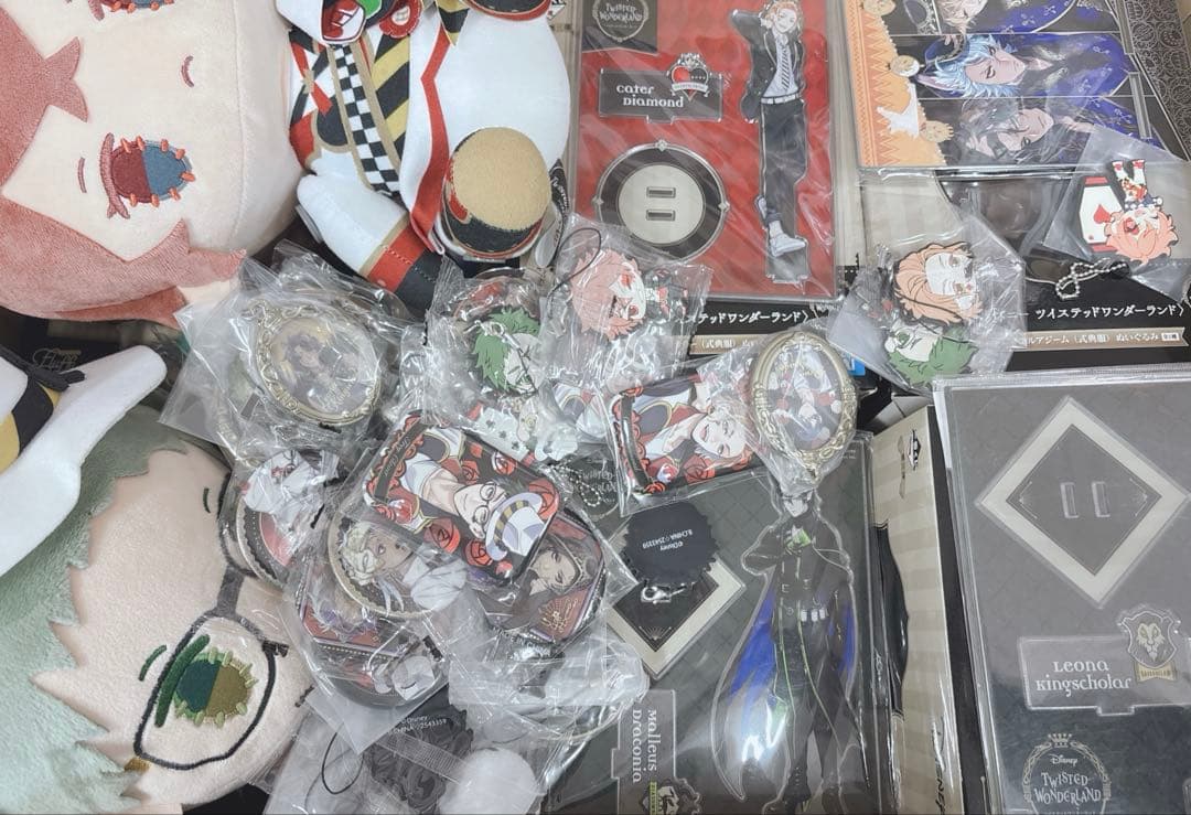 ツイステッドワンダーランド ツイステ ぬいぐるみ アクスタ 缶バッジ まとめ売り