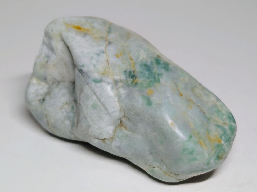 白緑 370g 翡翠 ヒスイ 原石 鑑賞石 自然石 誕生石 鉱物 鉱石 水石