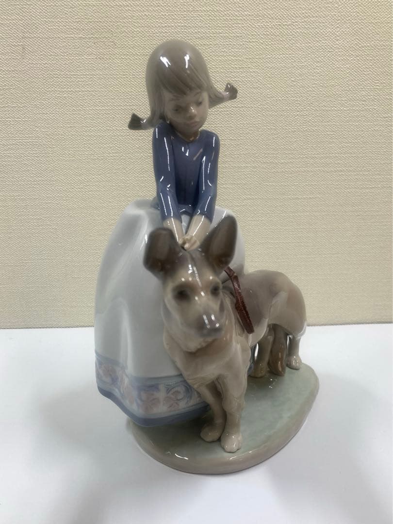 リヤドロ　Not So Fast フィギュリン　少女と犬