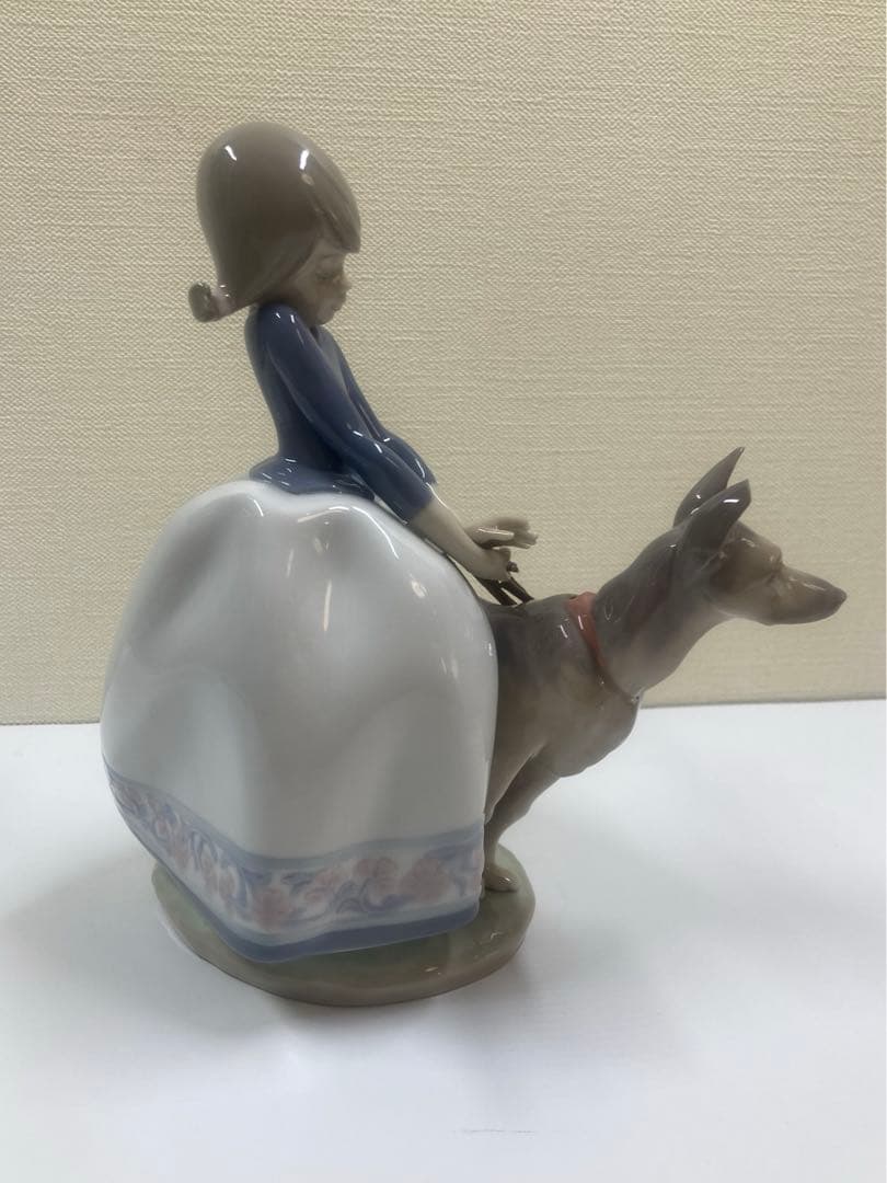 リヤドロ　Not So Fast フィギュリン　少女と犬