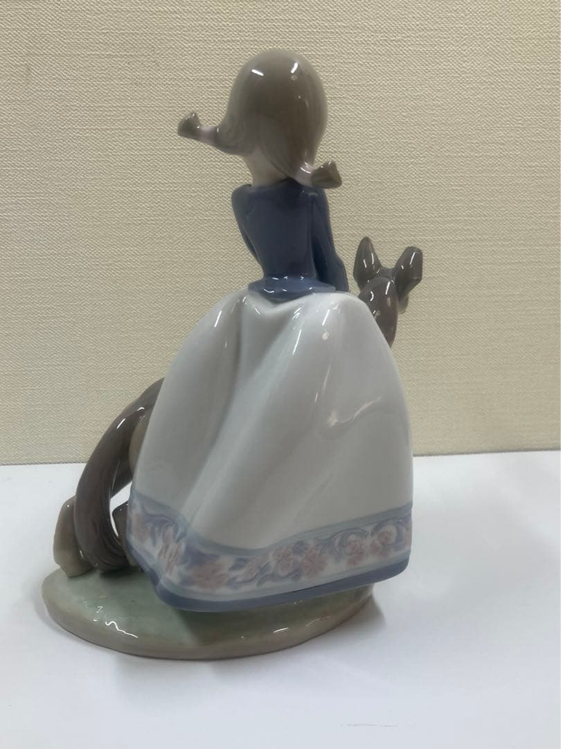 リヤドロ　Not So Fast フィギュリン　少女と犬