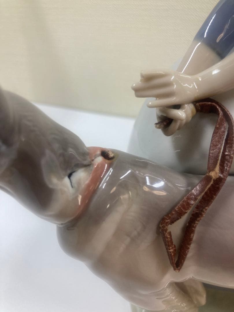 リヤドロ　Not So Fast フィギュリン　少女と犬