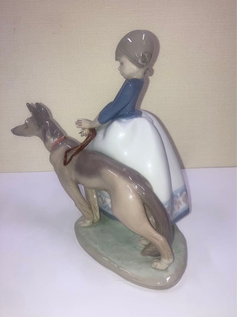 リヤドロ　Not So Fast フィギュリン　少女と犬