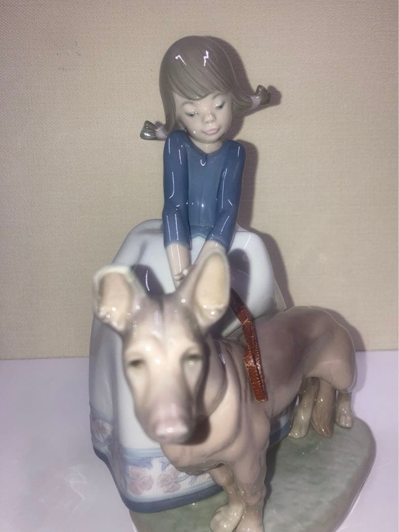 リヤドロ　Not So Fast フィギュリン　少女と犬