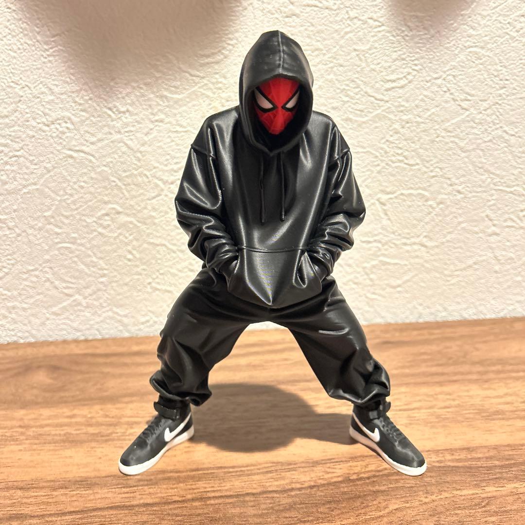 スパイダーマン フィギュア 黒スウェット　NIKE