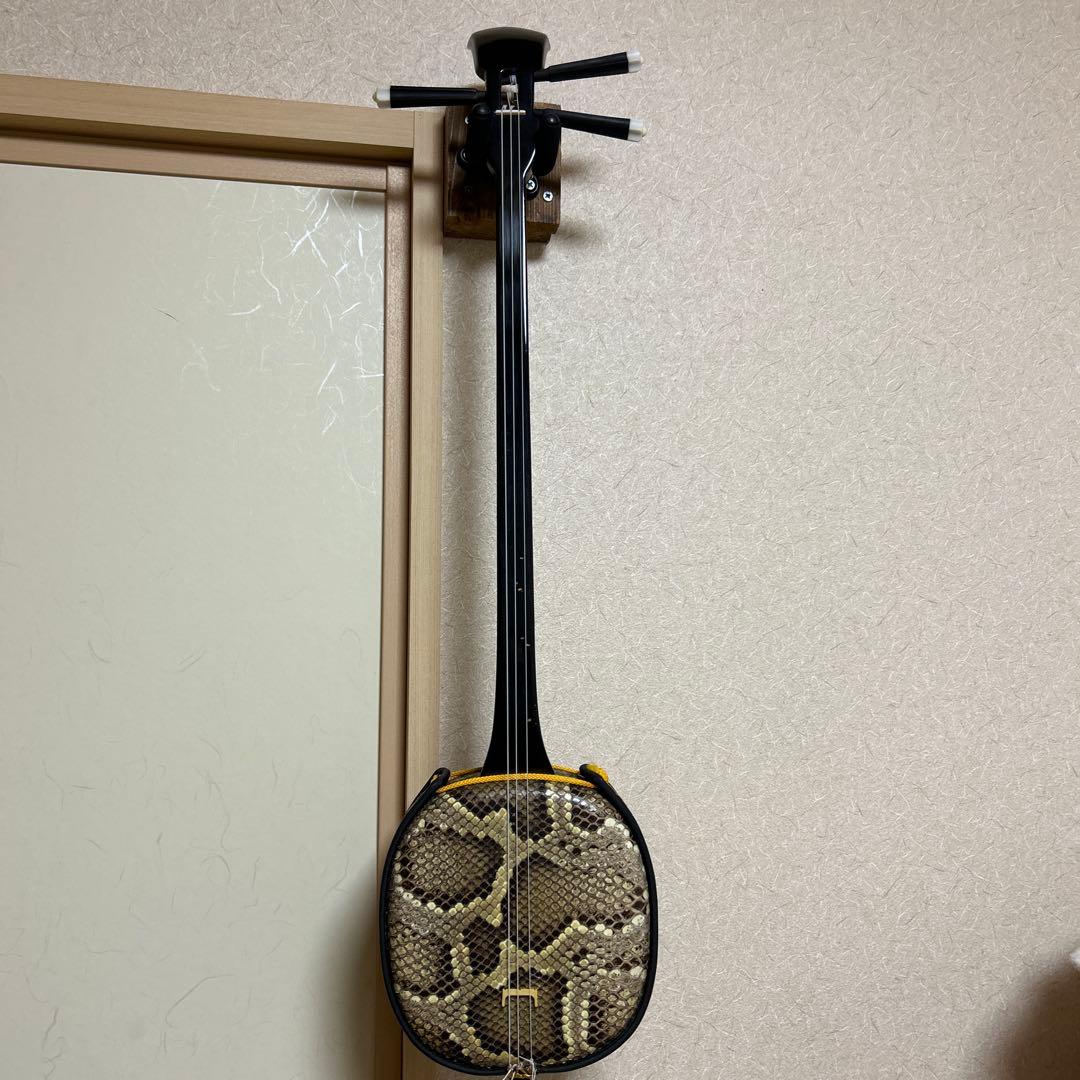 三線 本体 ヘビ革製 ハードケース付き