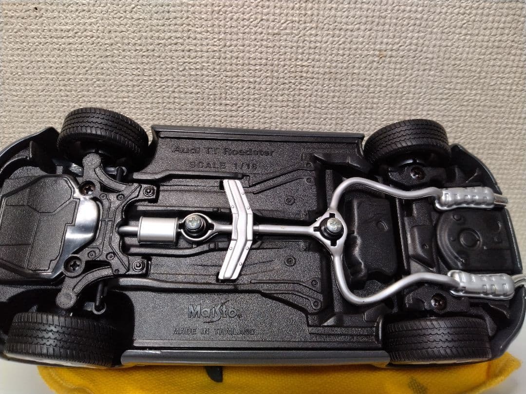 Audi TT ロードスター　1/18