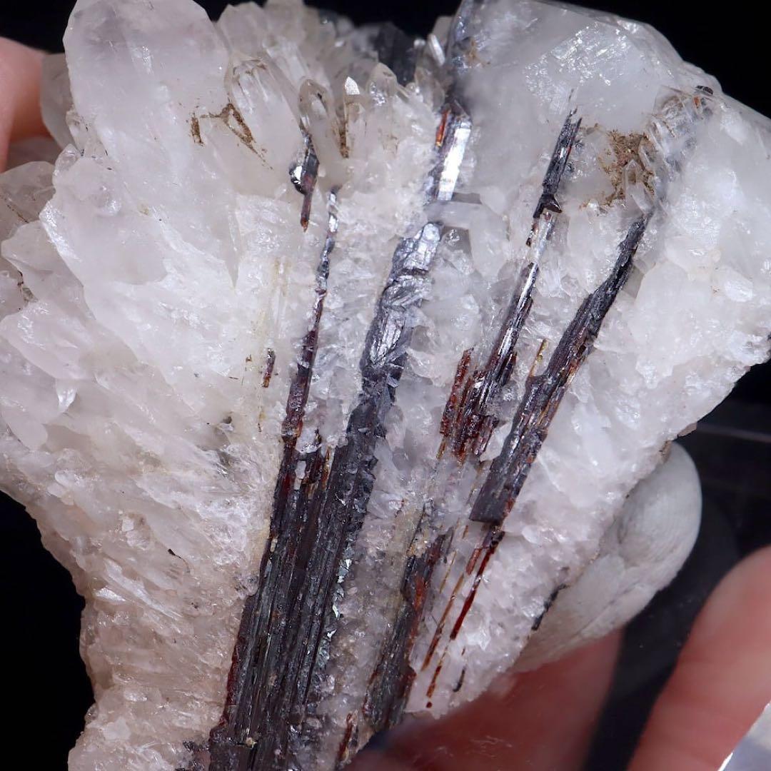 マンガン重石 ヒューブネライト クォーツ 140.9g OTH089 鉱物 原石