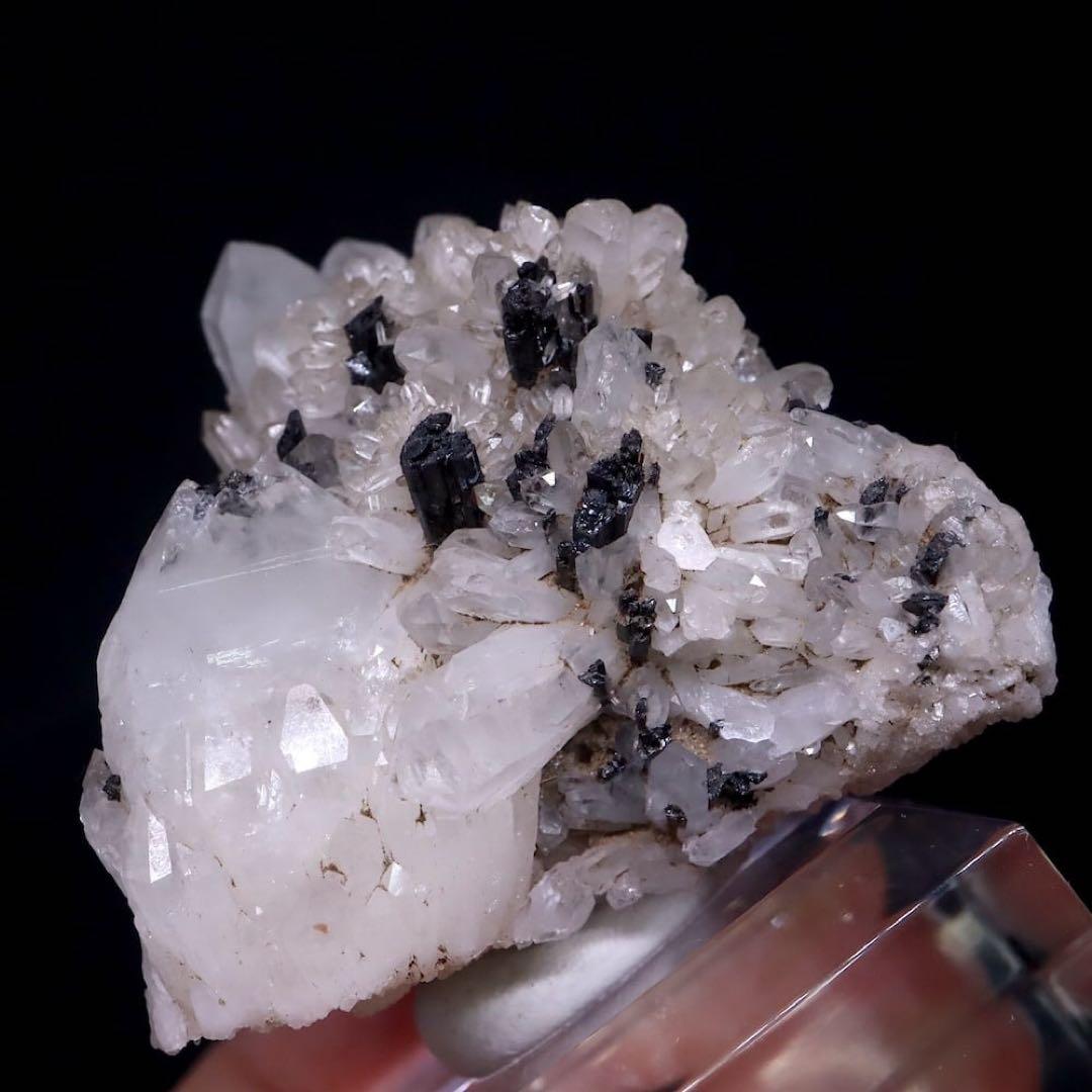 マンガン重石 ヒューブネライト クォーツ 140.9g OTH089 鉱物 原石