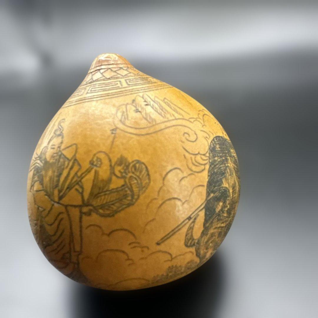 彫刻オブジェ 牛と人物と松のデザイン