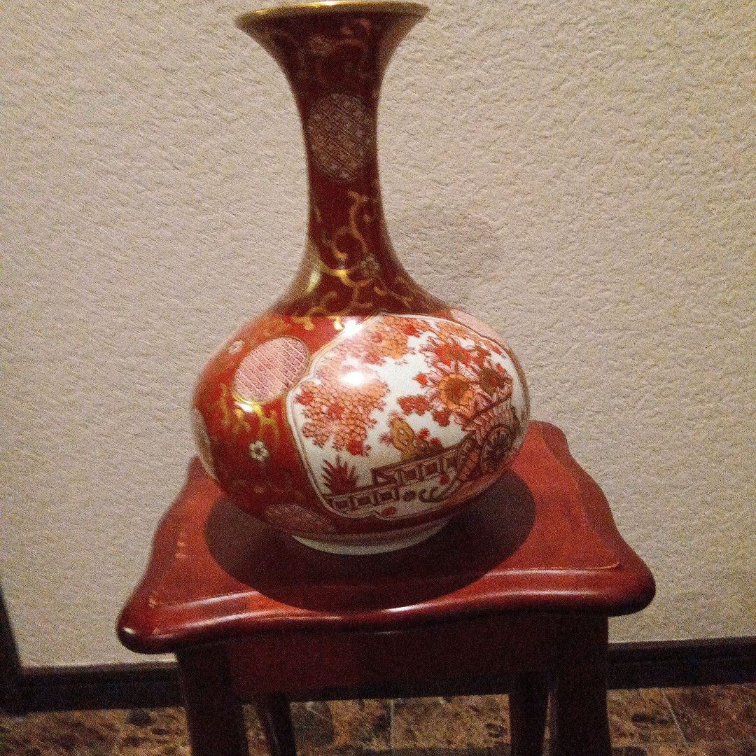 赤と白の花柄陶器花瓶