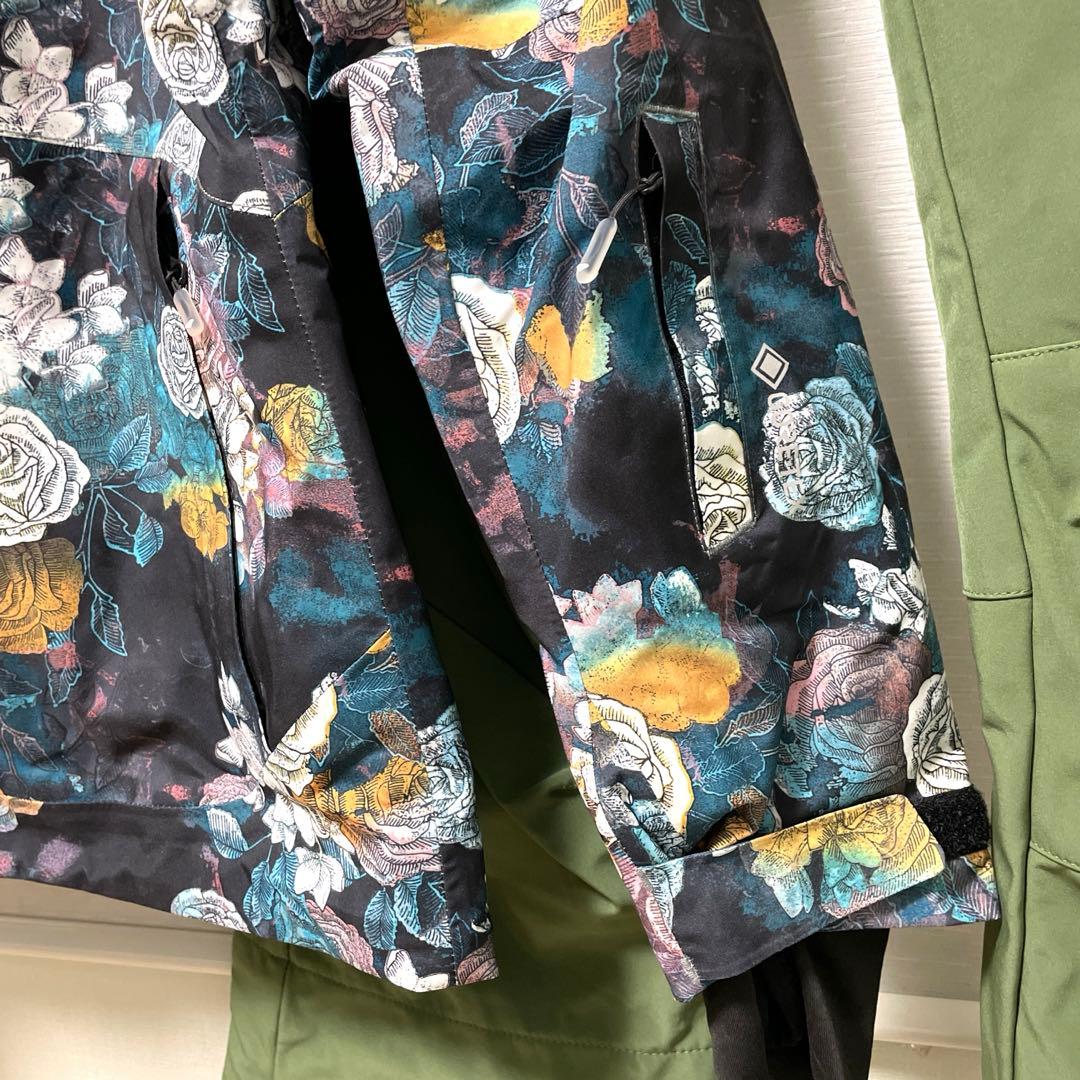 新品未使用✨極美品 ROXY スノーボードジャケット花柄 薔薇 ジャケットのみ
