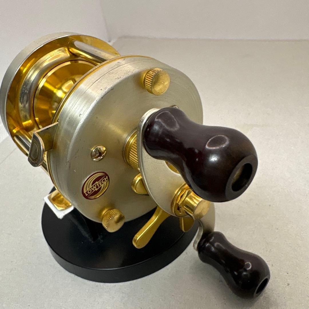 道楽マツモトーイＡ-20ベイトリール ゴールド/シルバー 収納袋付き