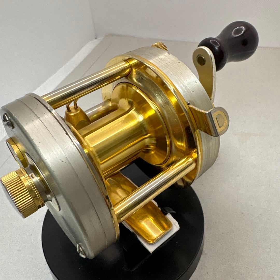 道楽マツモトーイＡ-20ベイトリール ゴールド/シルバー 収納袋付き