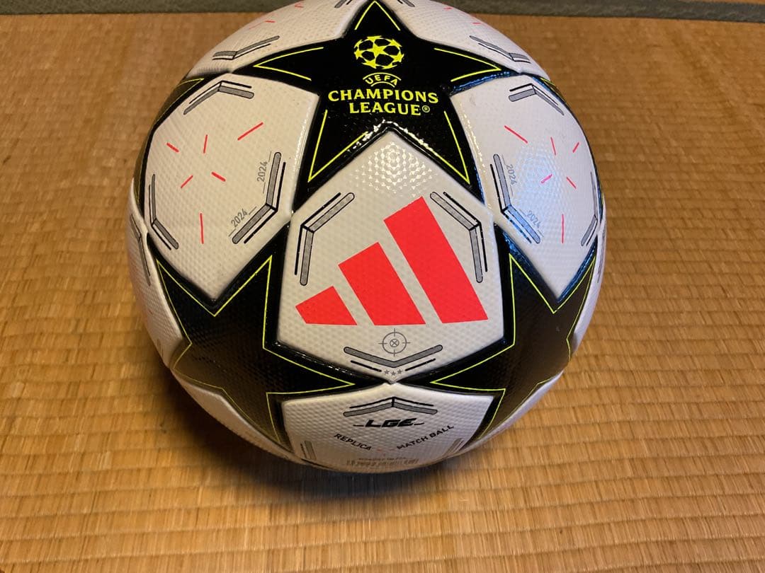 Adidas Champions League サッカーボール　5号　FIFA