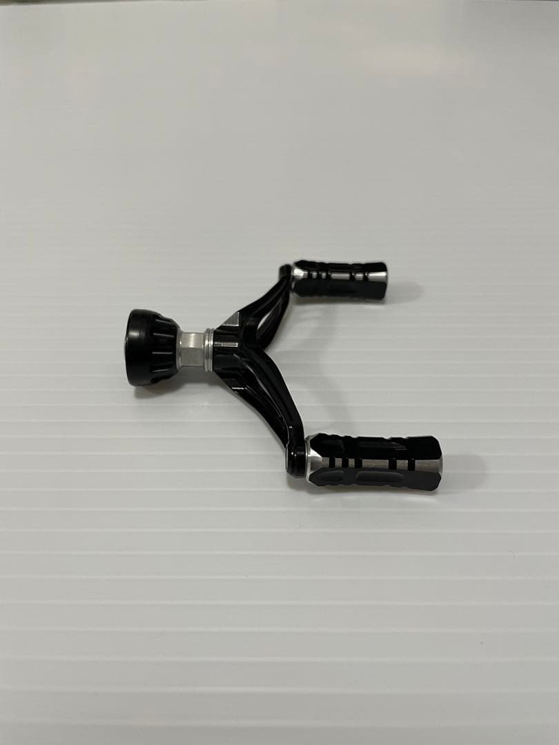 新品未使用　超軽量　ダブルハンドル　ダイワ　ブラック シルバー　34 似