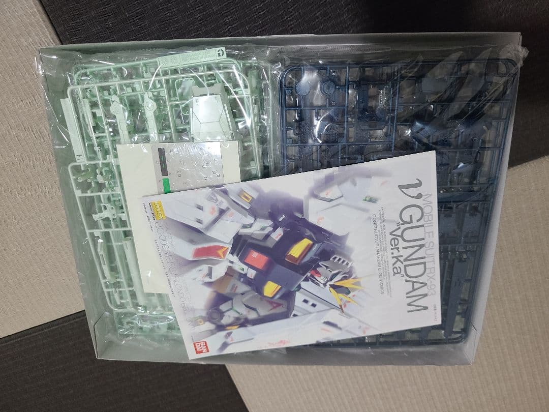 未組立MG RX-93 νガンダム Ver.Kaサイコフレーム発動イメージカラー