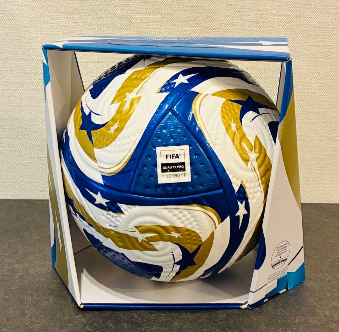 アディダス　サッカーボール　5号球