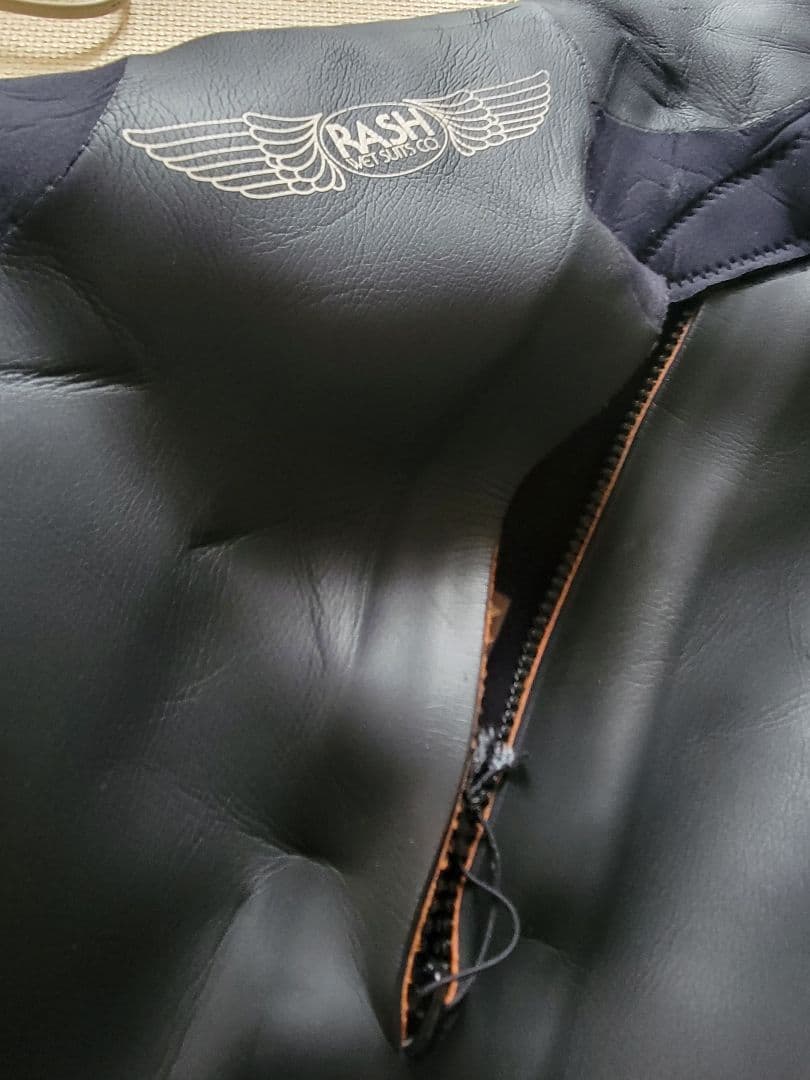 ラッシュ　ウエットスーツ　ML/L幅 3mm セミドライ　防水ジッパー