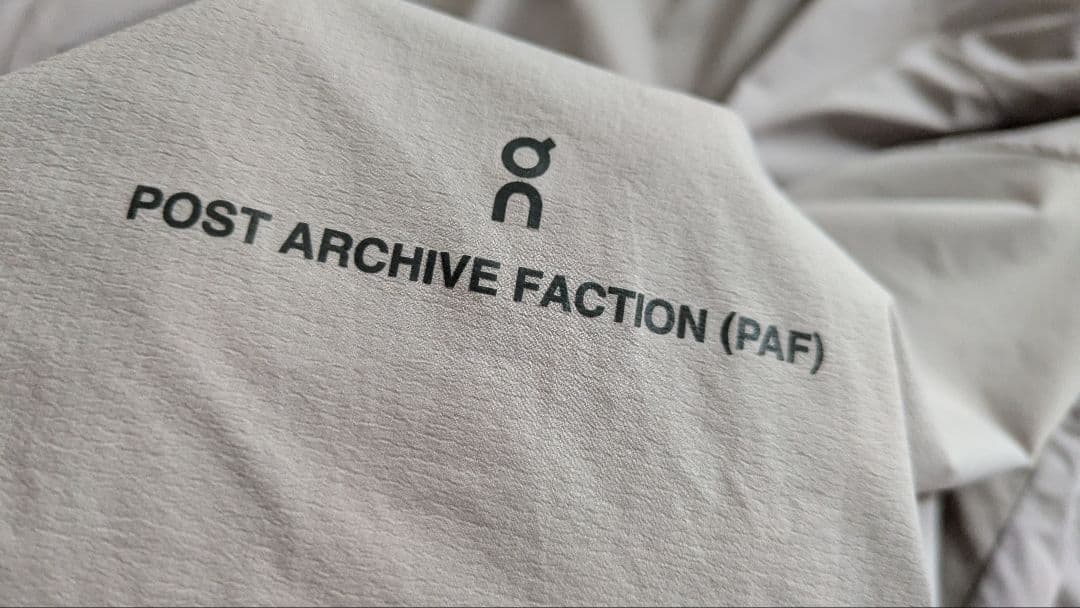 On　ランニングジャケット　ジンク