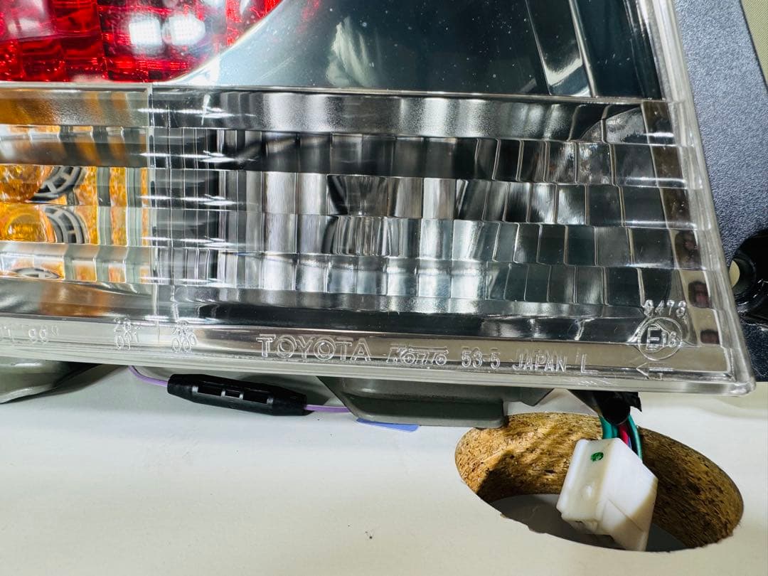 トヨタ　アルテッツァ　純正テールランプ　右左セット