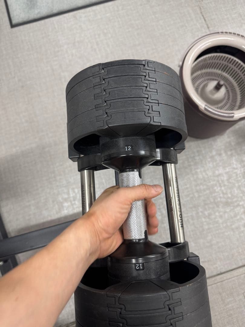 可変式ダンベル フレックスベル　スタンド付き ブラック　4キロ刻み