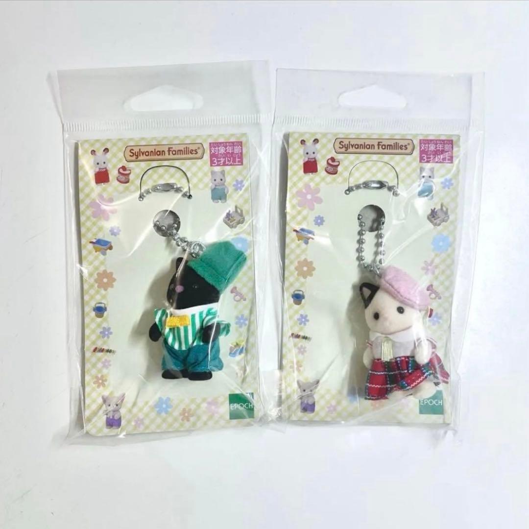 シルバニアファミリー　チャコールネコ　キーホルダー　チョウネクタイ　セーラー服