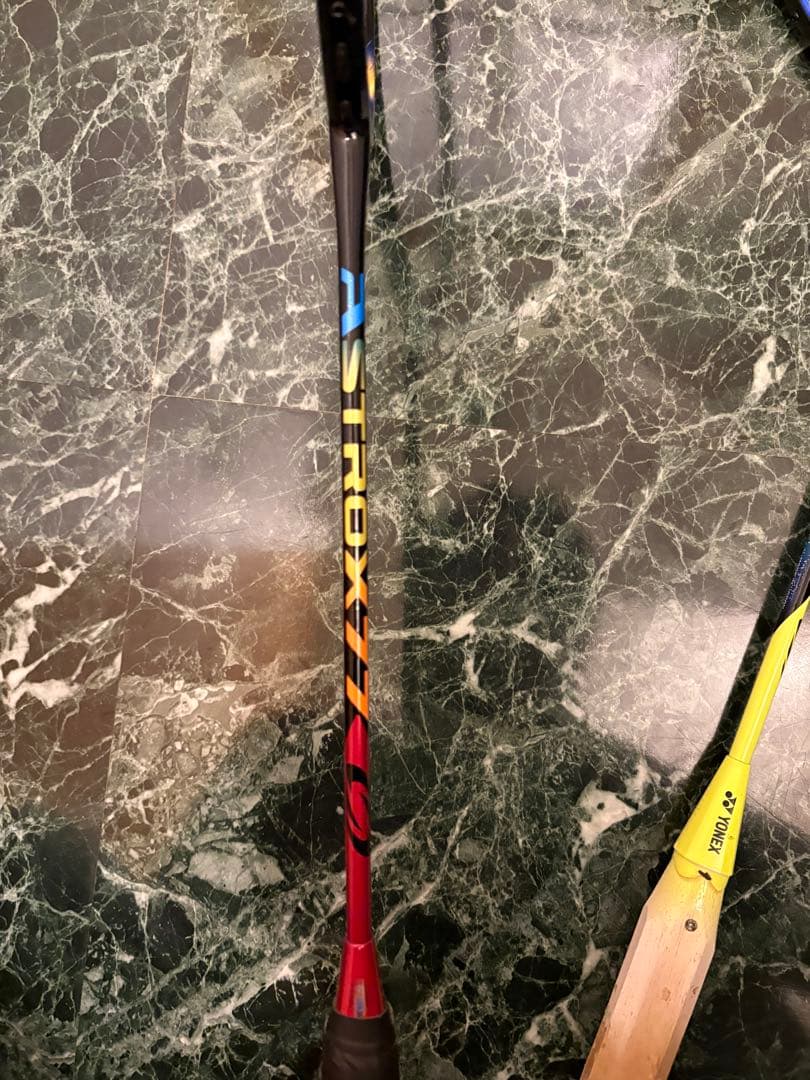 アストロクス77 黄 赤 2本 ラケット