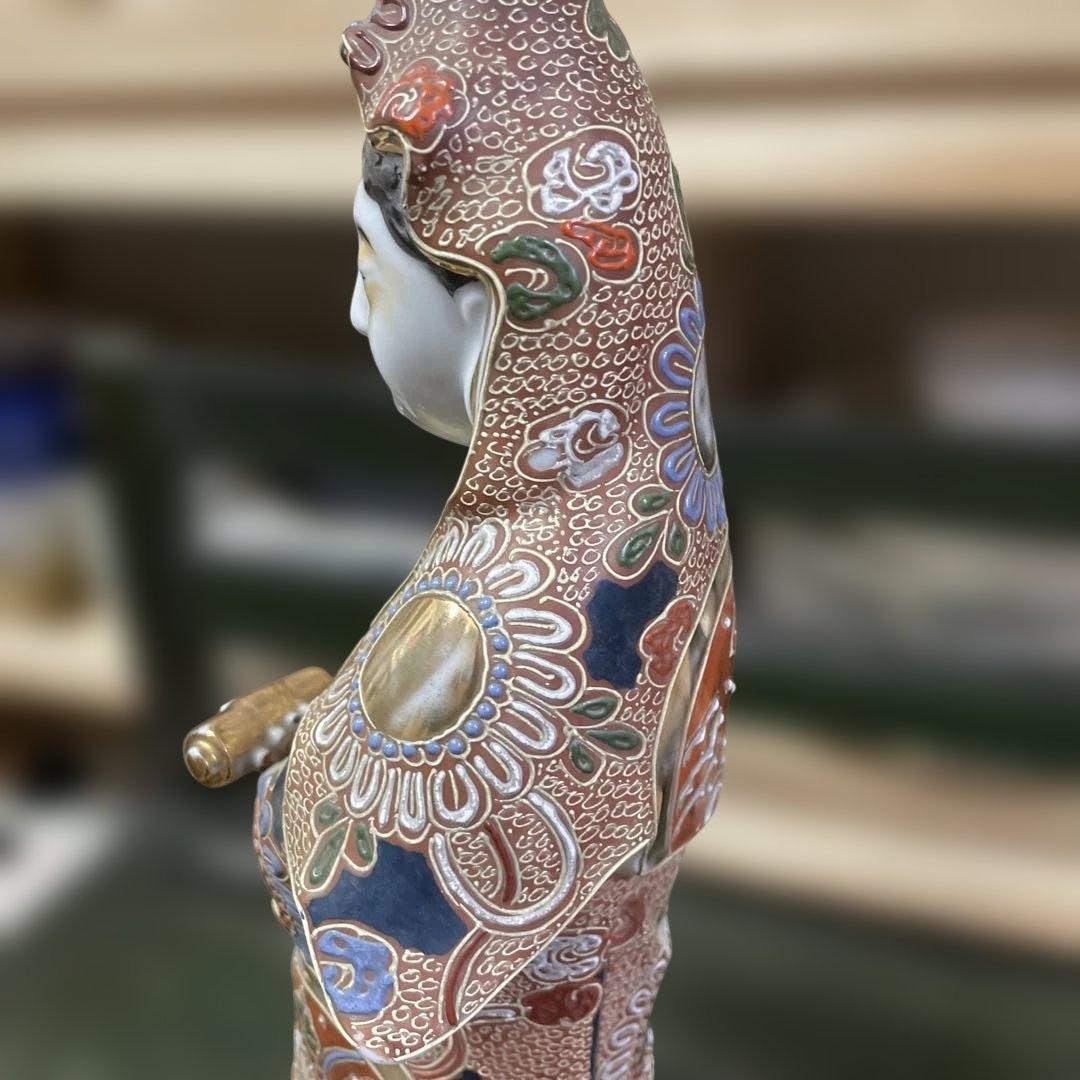 石川県九谷焼観音像　装飾的な陶器の女性像　日本美術　日本伝統工芸品