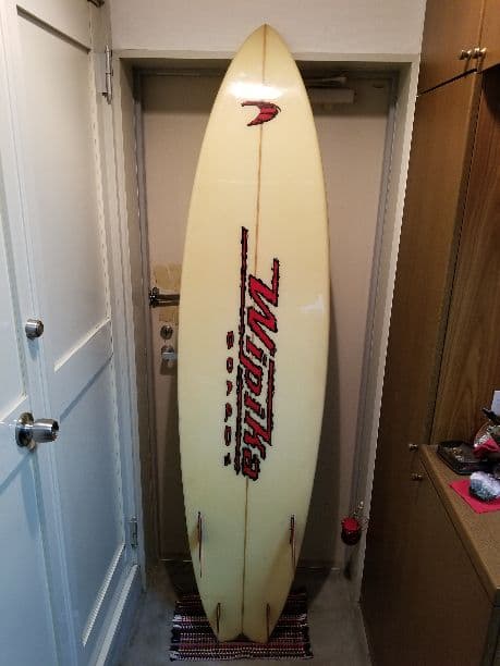 サーフィン ボード    板/フィン4本折れ無し/パッド付き