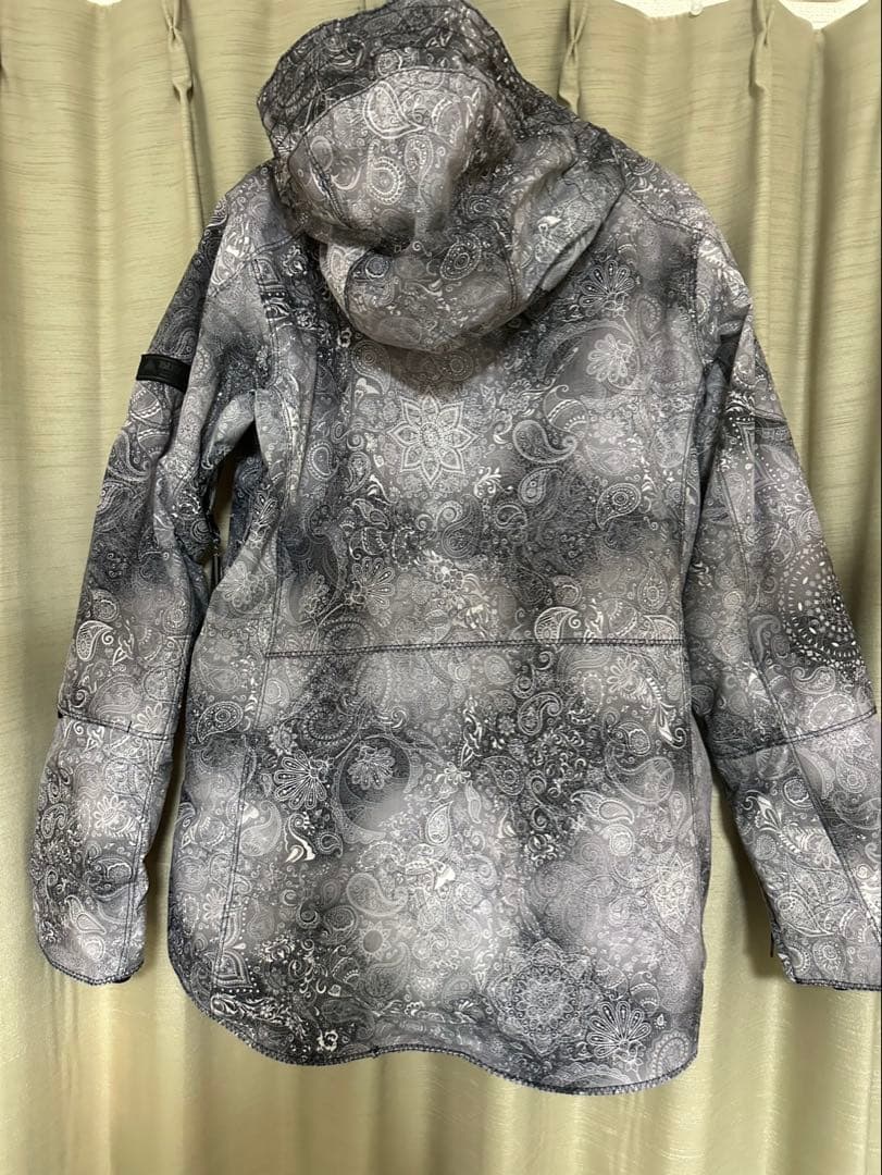 ペイズリー柄スノーボードウェア（女性用）