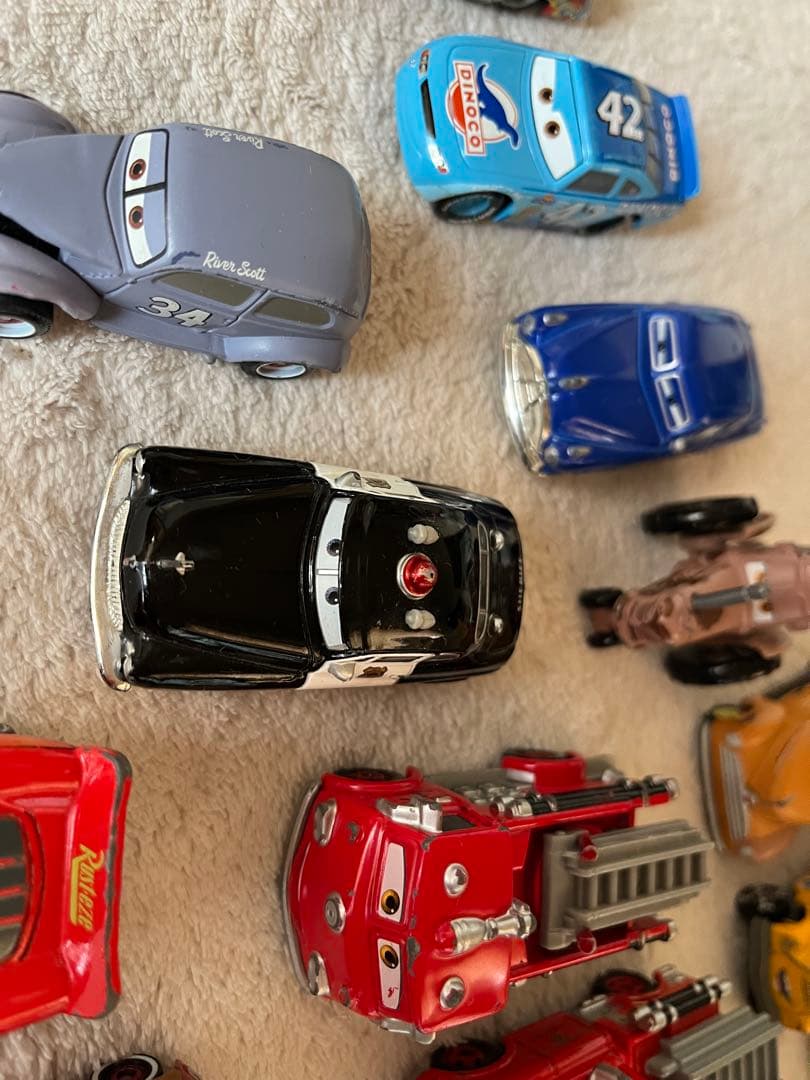 まとめ売り 計18台　カーズトミカ17台　マテル　ミニミニカーズ1台　廃盤　レア