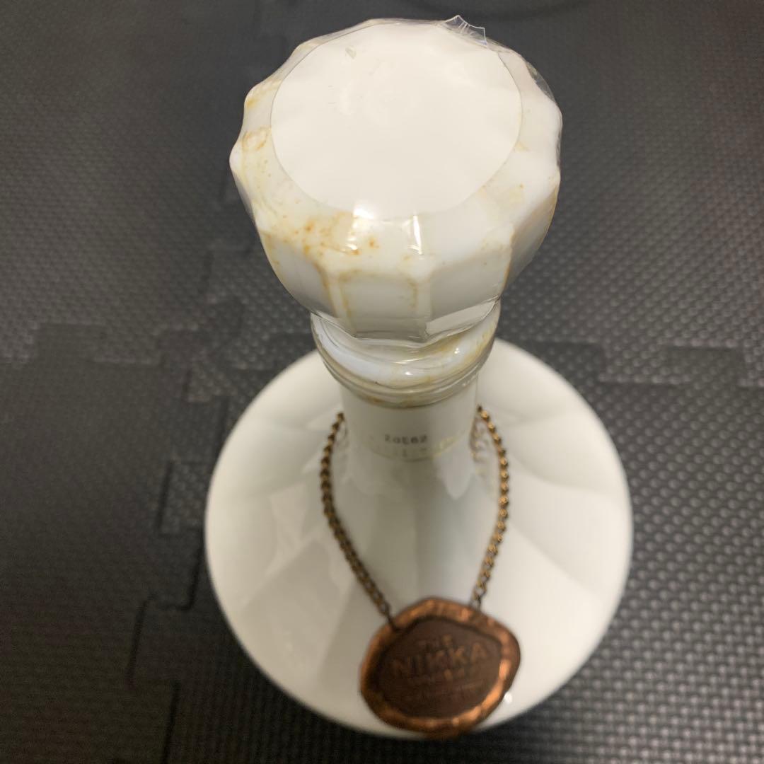 NIKKA ウイスキー メダル付きボトル，レア物古酒、値下げ