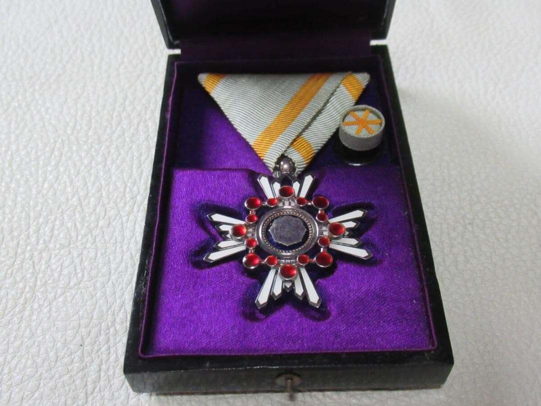 未使用 大正時代 黒漆塗箱/略章付◆勲六等瑞宝章(瑞宝単光章) 銀製 勲章/徽章