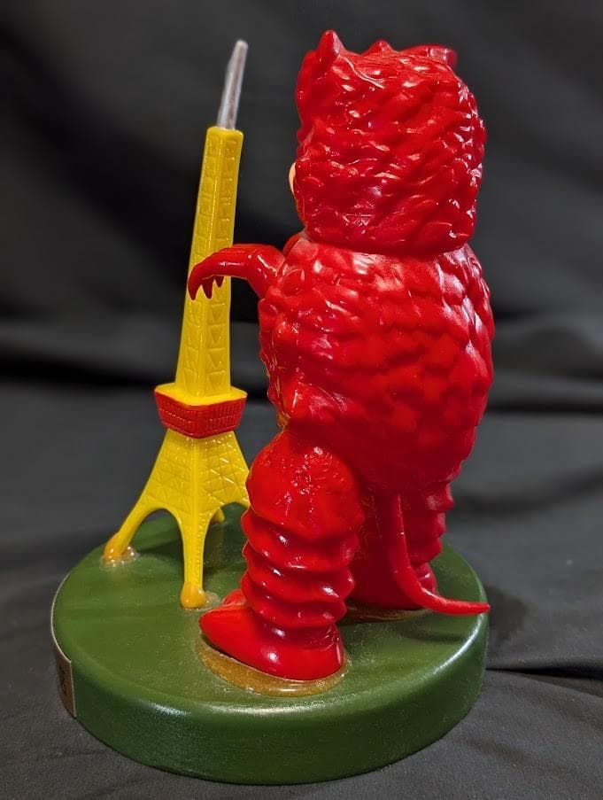 東京タワーガラモン赤「ウルトラQ」登場怪獣（Ｍ１号）台座付ソフビフィギュア非売品