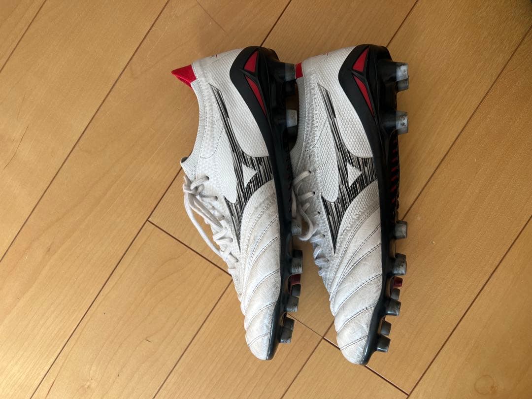 【最終お値下げです】モレリアネオ4ベータジャパン　ホワイト スパイクシューズ