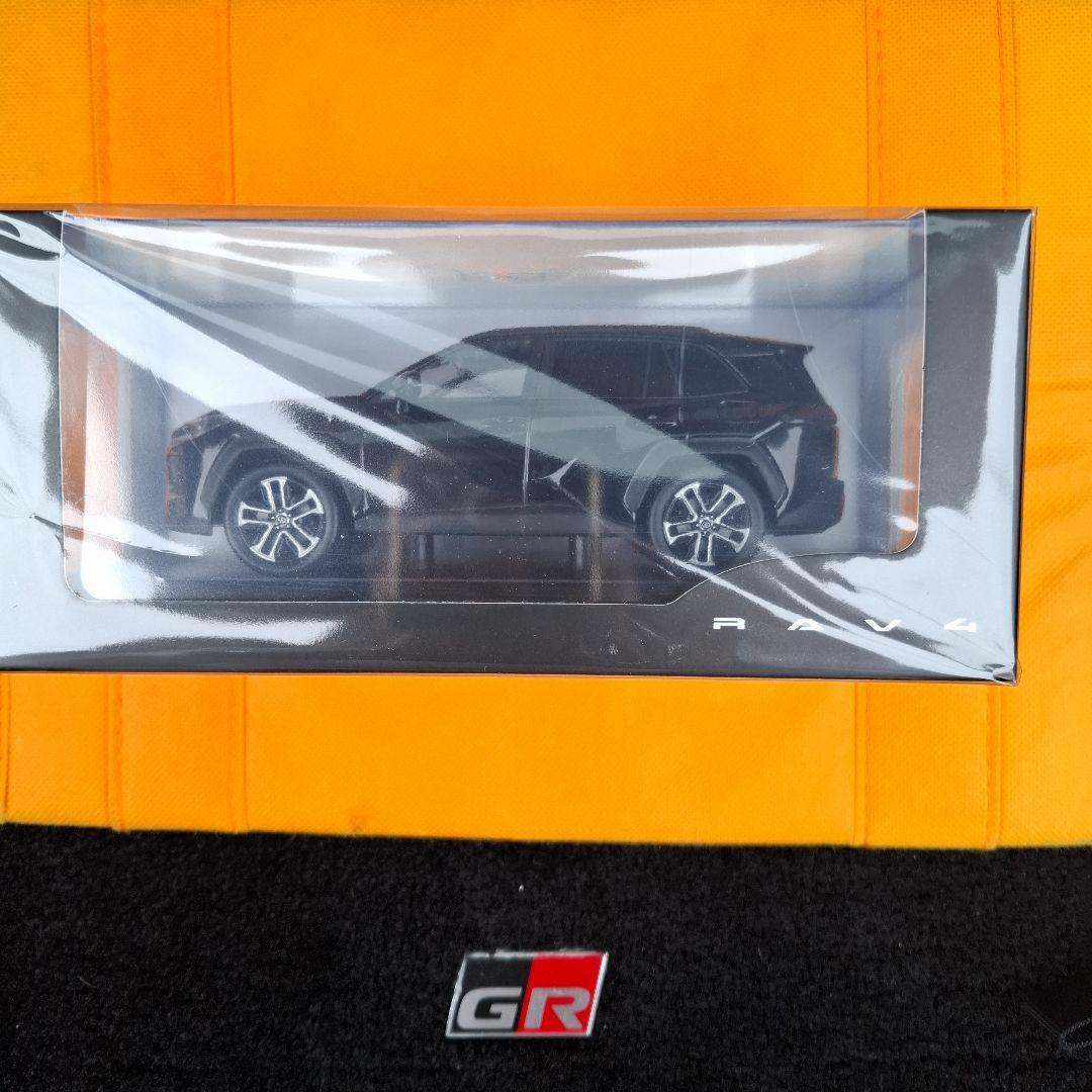 トヨタ新型 RAV4 1/30ミニカー Zハイブリッド カラー・ブラック