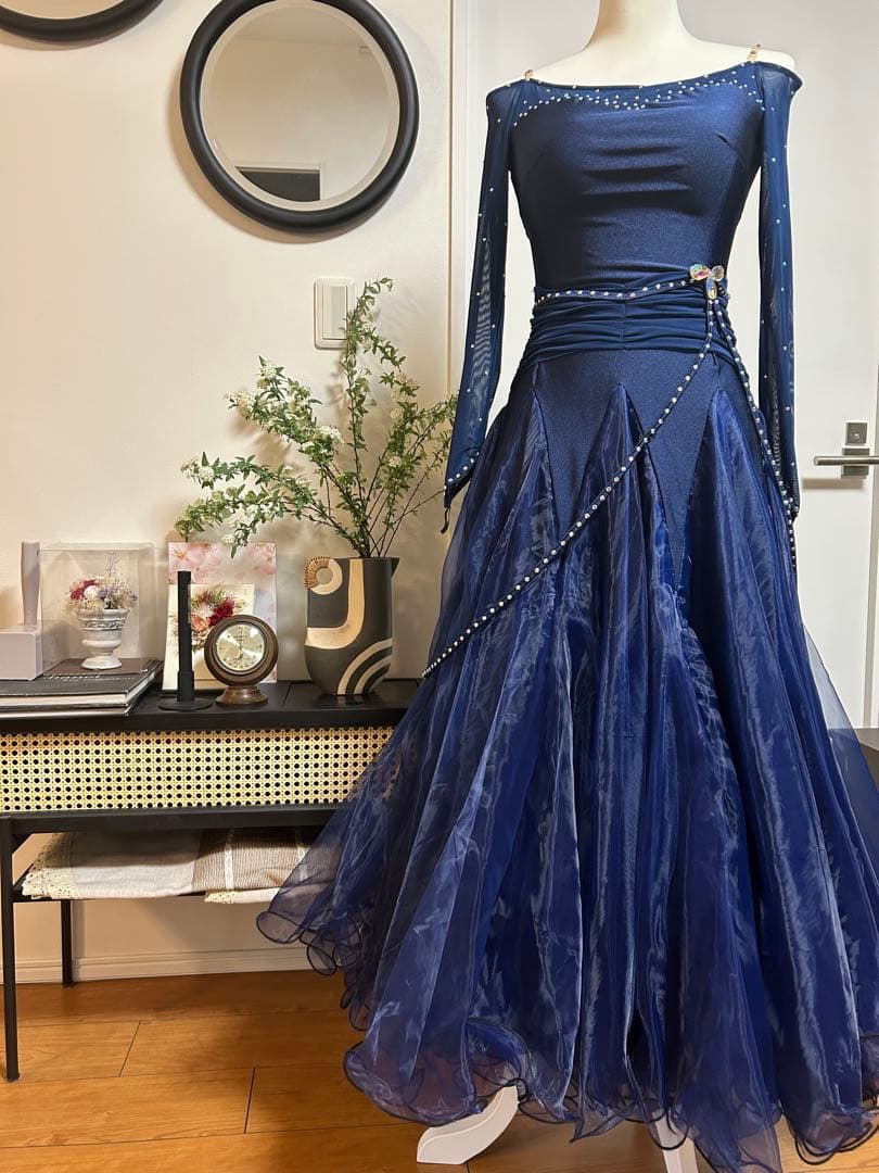 社交ダンス　ドレス　モダン　清楚で上品なネイビーのワンピース