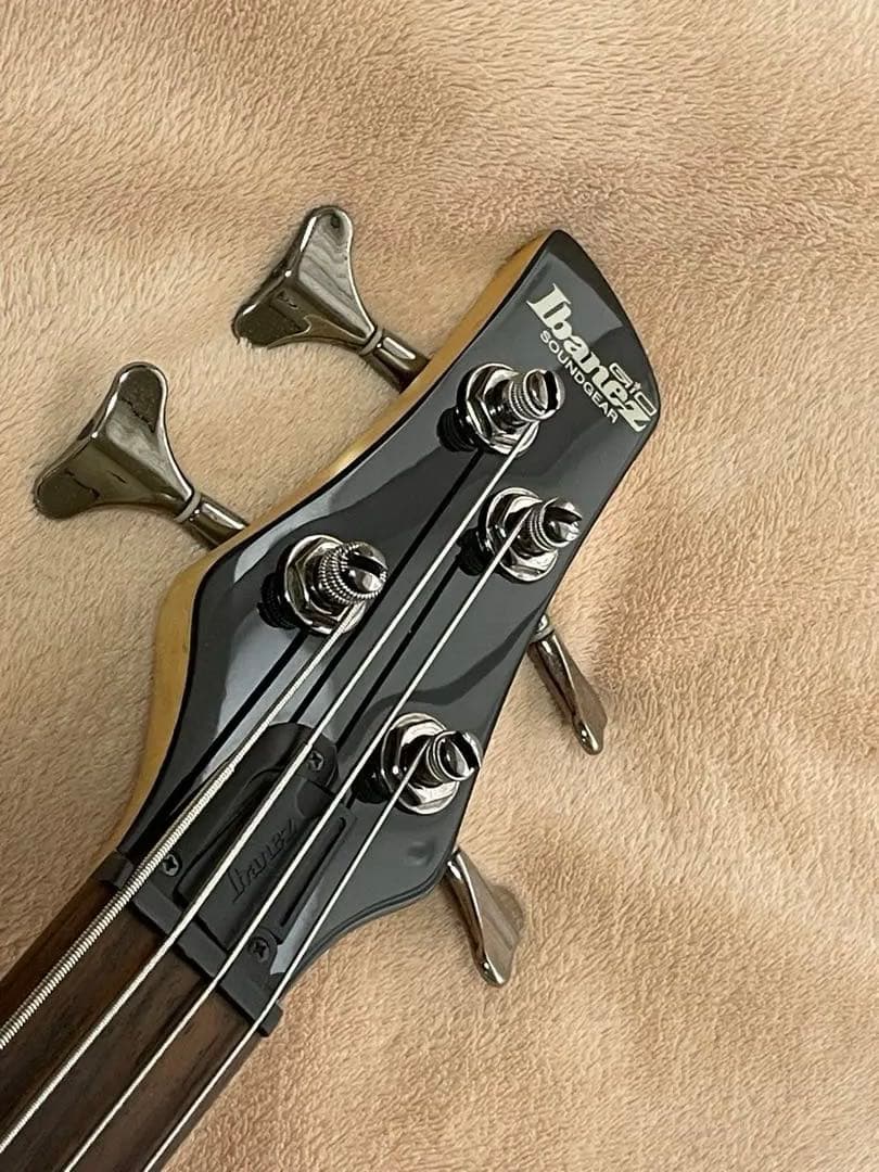 エレクトリックベース　アイバニーズGio 新品弦に交換済み。