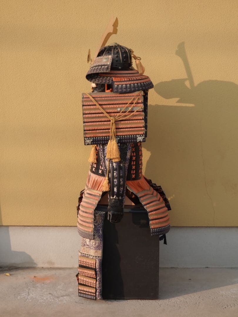 送料無料 等身大 現代甲冑 鎧 黒胴当世素掛 緋縅 具足一式 日本製 鎧立て付