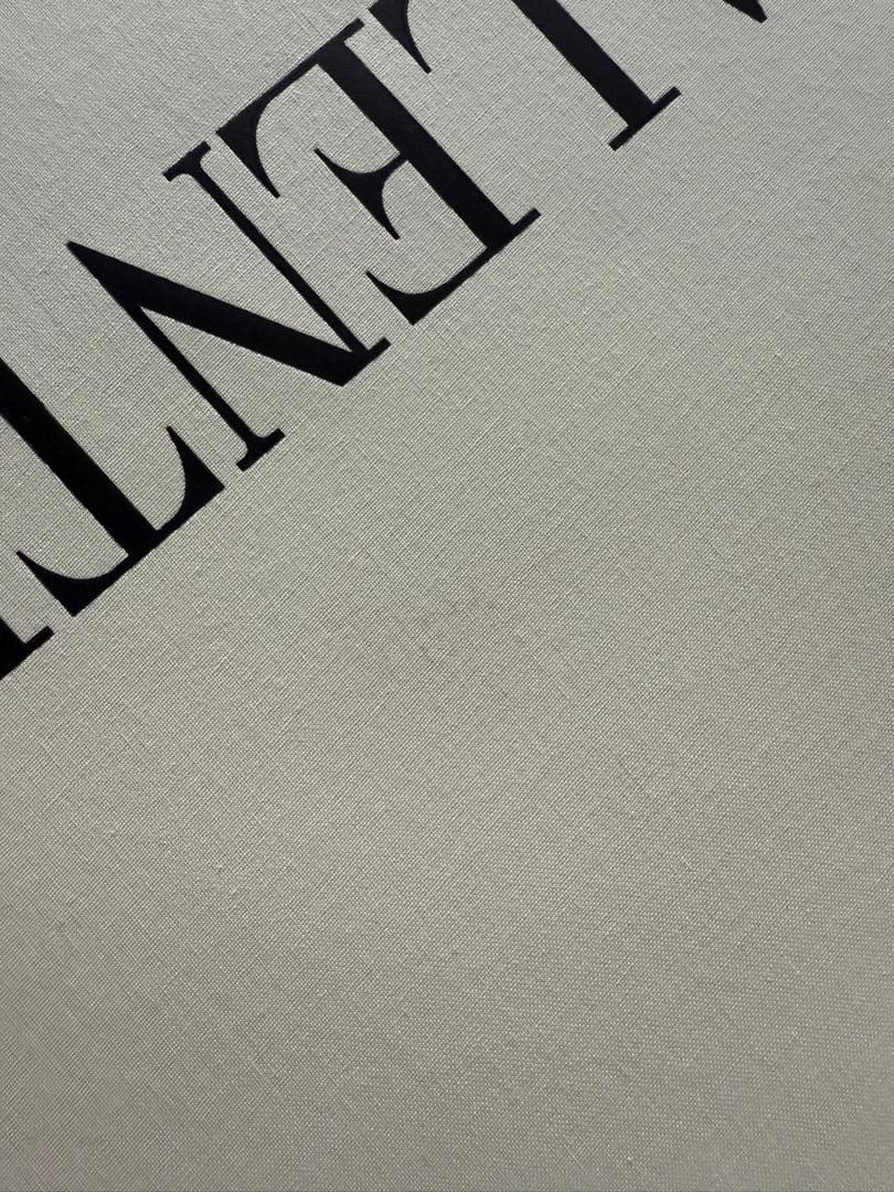 VALENTINO ギフトボックス 円形 ホワイト