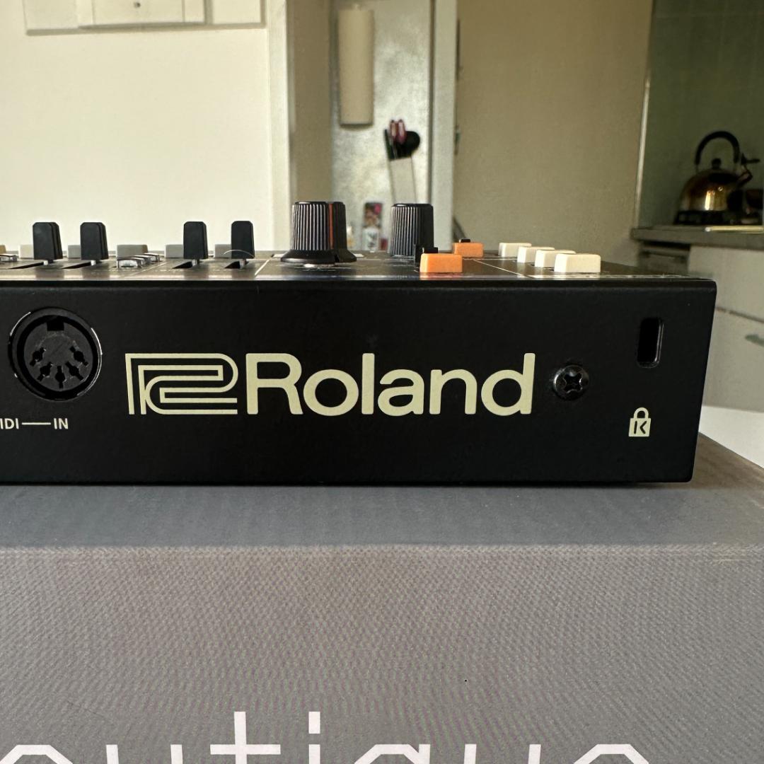 鍵盤楽器 Roland Boutique JU-06A
