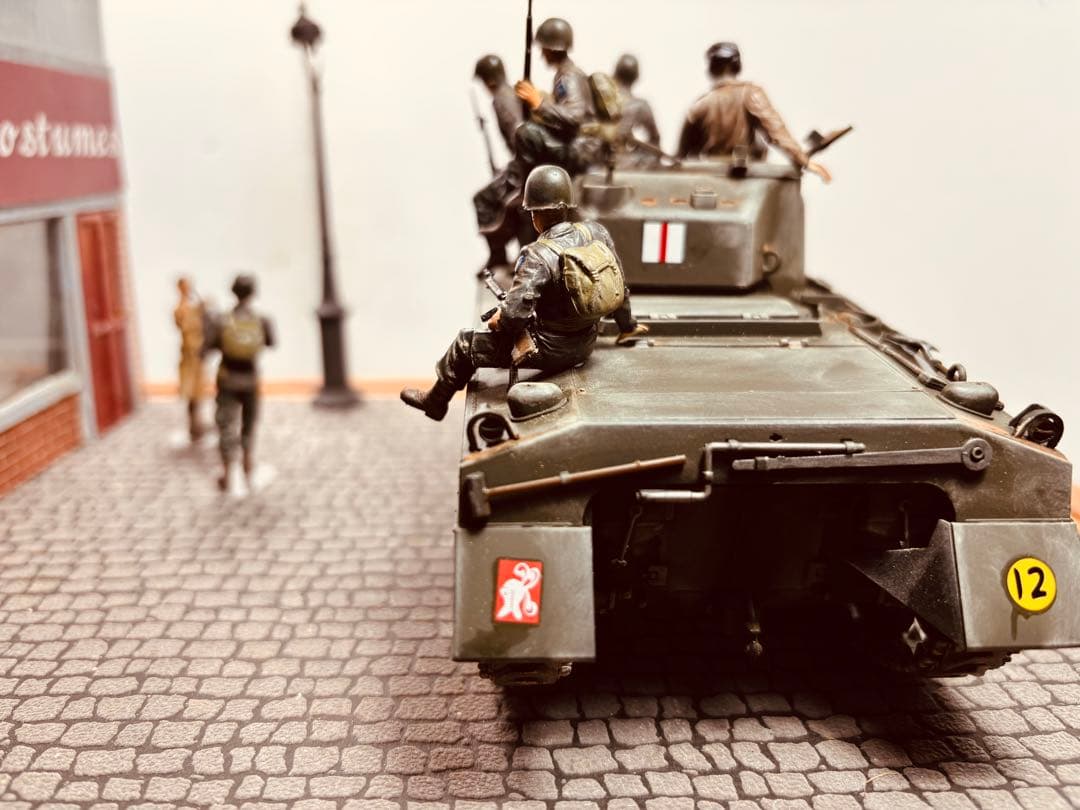 ホビーボス1／35 アメリカ軍落下傘部隊とイギリス軍タンク