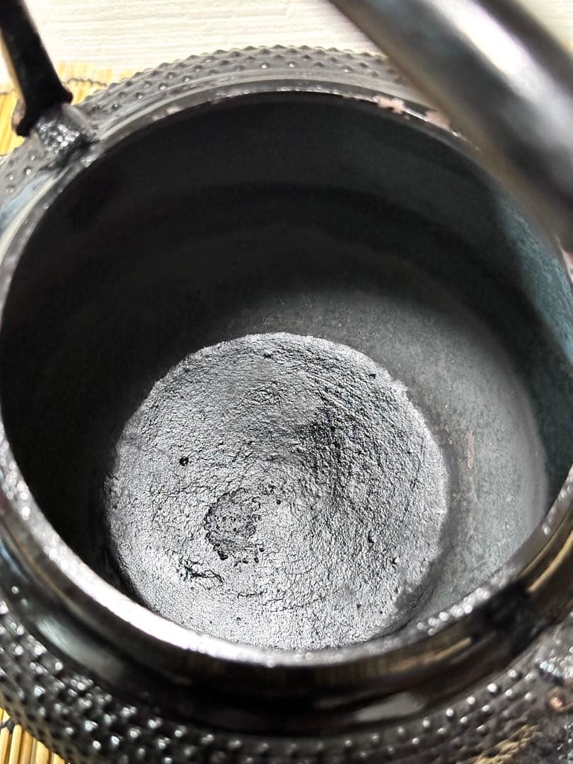 未使用品、付属品付　南部長寿堂造　１８型万代屋アラレ　南部鉄瓶　南部鉄器　鉄瓶