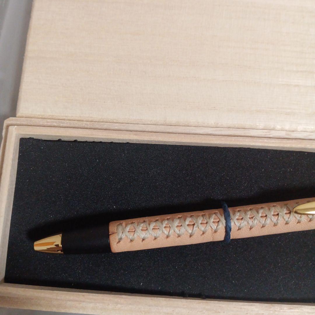 【新品未使用】革軸ペン　シックザール　ボールペン　特上ヌメ革　ナチュラル　節目模